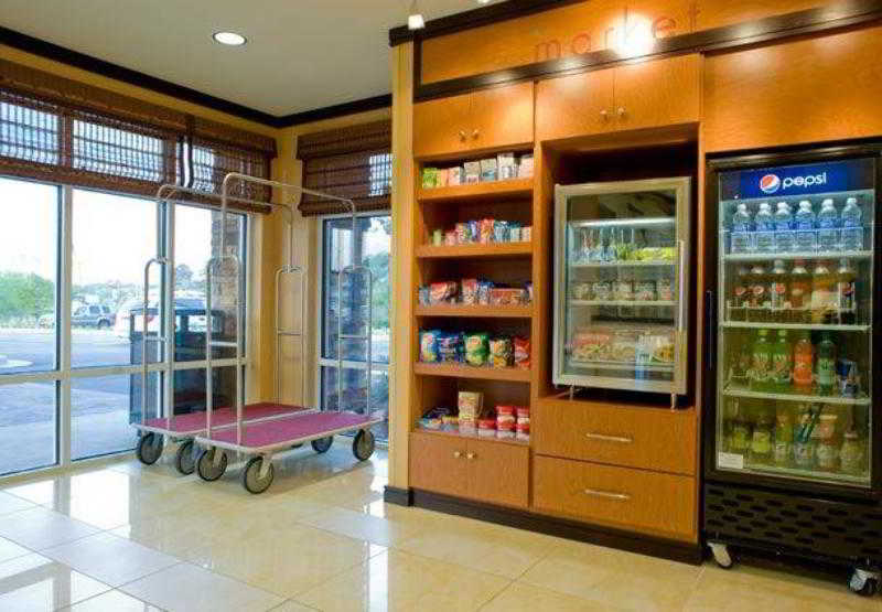 Fairfield Inn & Suites Commerce 5