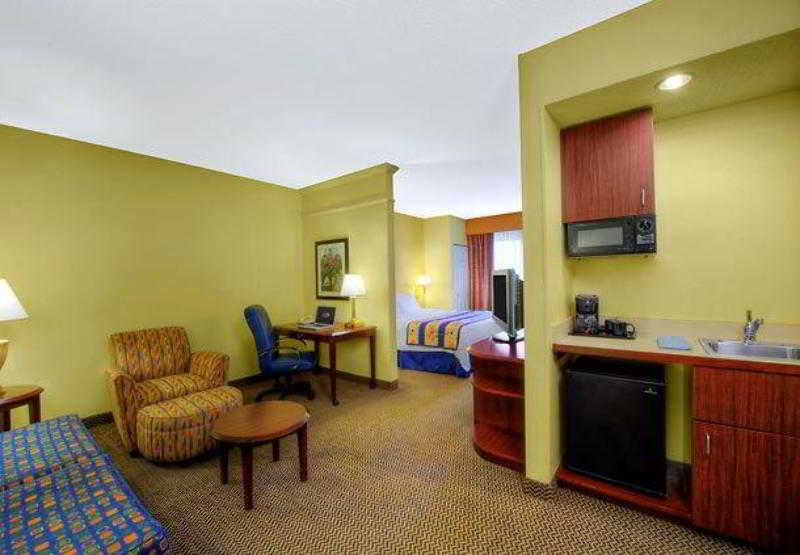 Springhill Suites Milford 3