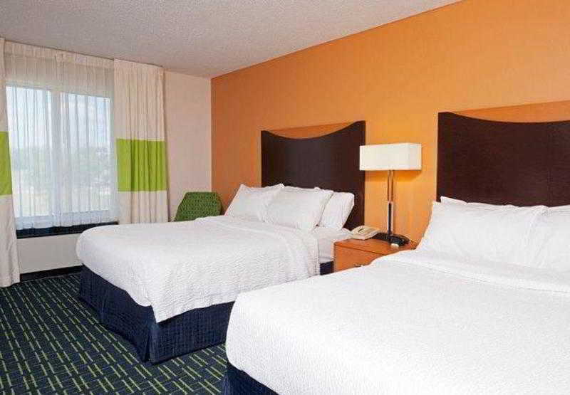 Fairfield Inn Bloomington 4