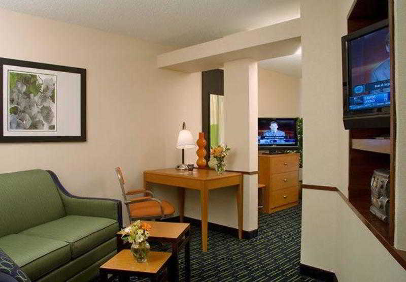 Fairfield Inn Bloomington 2