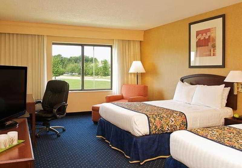 Country Inn & Suites By Radisson, Columbus-Edinburgh 3