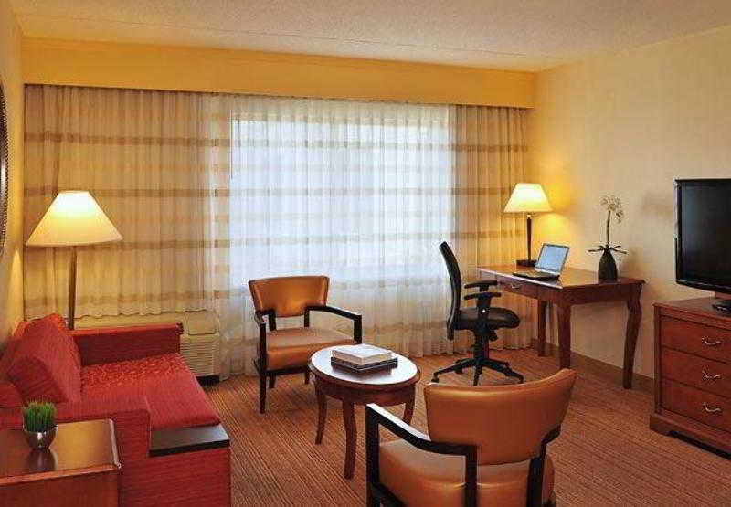 Country Inn & Suites By Radisson, Columbus-Edinburgh 5