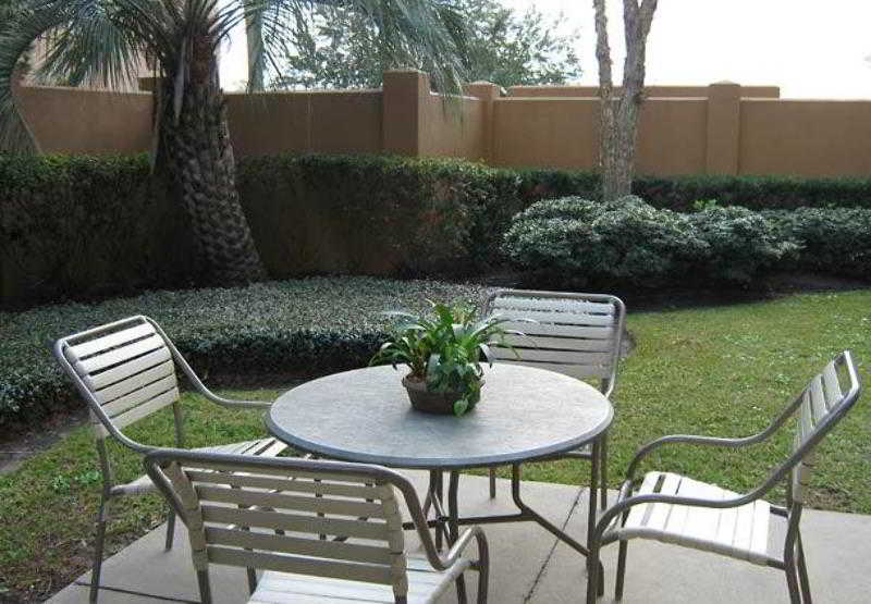 Courtyard Beaumont 1