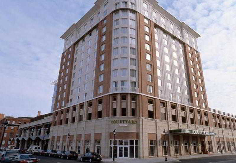 Courtyard Baltimore Downtown/Inner Harbor 4