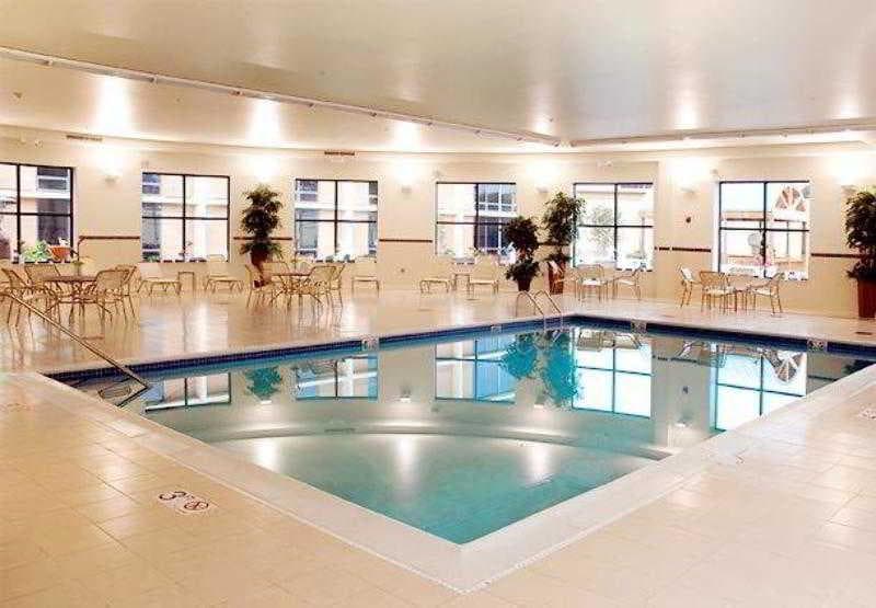 Courtyard By Marriott Canton 4