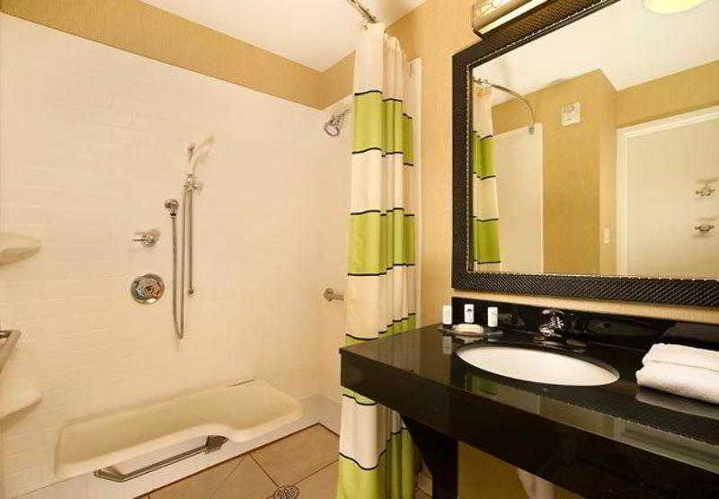 Fairfield Inn & Suites Cleveland 3
