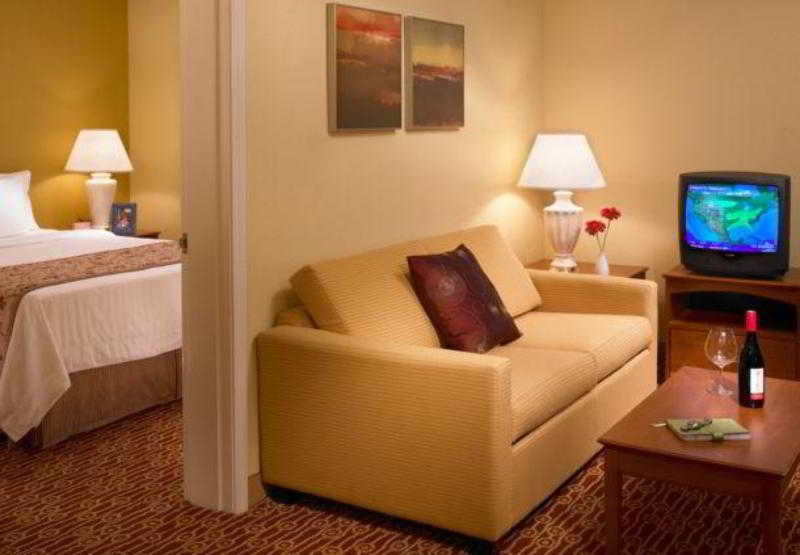 TownePlace Suites Chicago Lombard 3