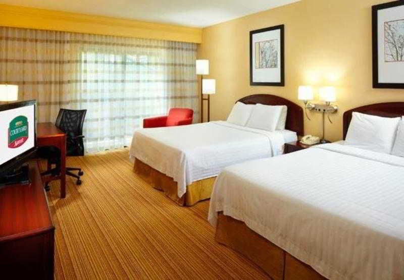 Courtyard By Marriott Cleveland Willoughby 4