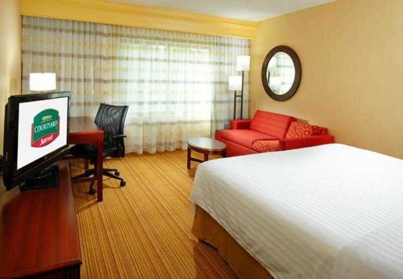 Courtyard By Marriott Cleveland Willoughby 3