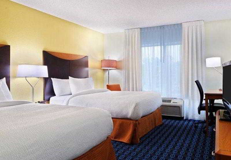 Fairfield Inn & Suites Charlotte Arrowood 4