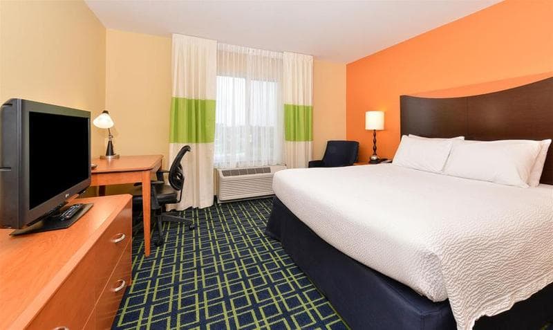 Fairfield Inn & Suites Columbus West 4