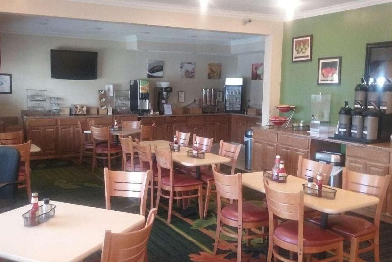 Comfort Inn & Suites photo 1
