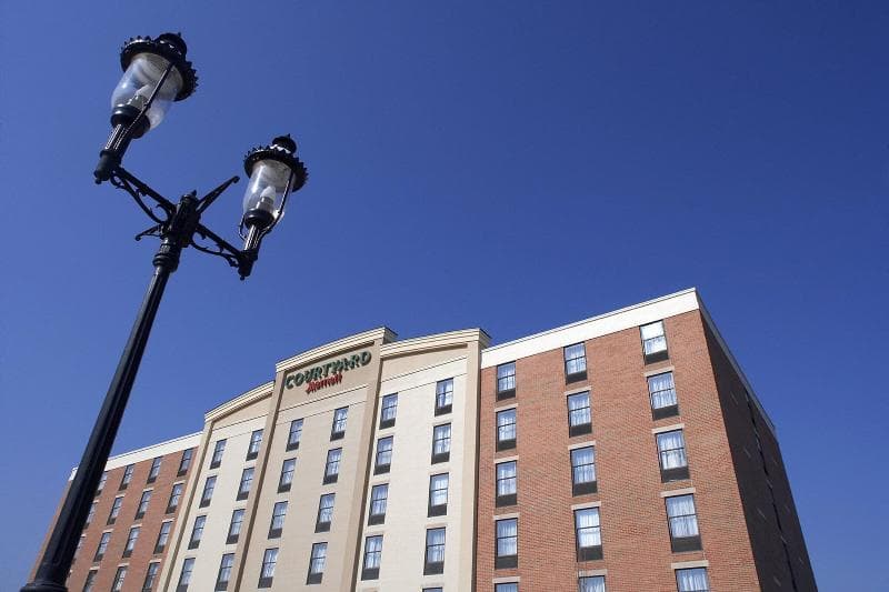 Courtyard Marriott Hamilton 2