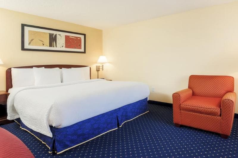 Courtyard By Marriott Lewisville 3