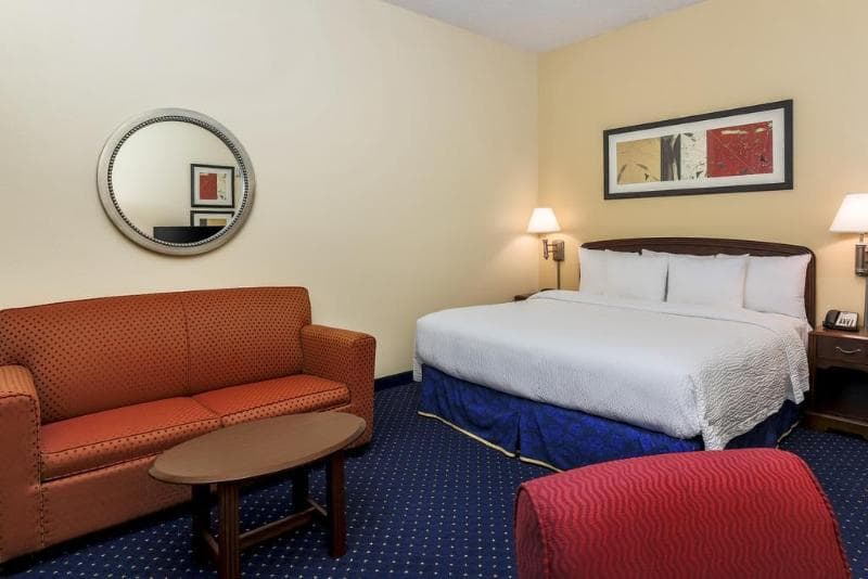 Courtyard By Marriott Lewisville 4