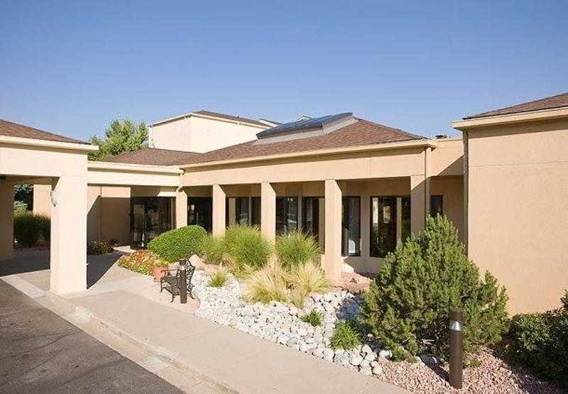 Courtyard Denver Stapleton 4
