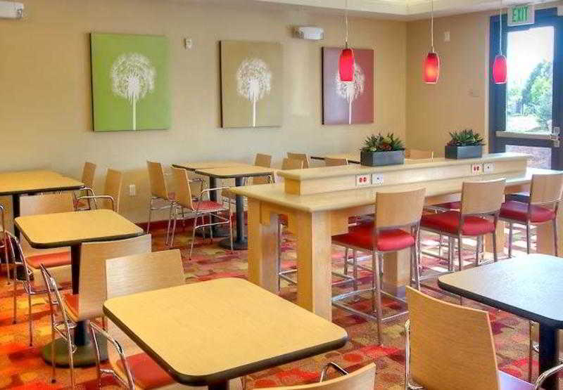 TownePlace Suites Denver Airport at Gateway Park 4