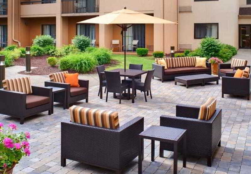 Courtyard Detroit Dearborn 5