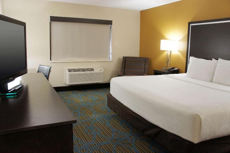 La Quinta Inn & Suites by Wyndham Emporia 3