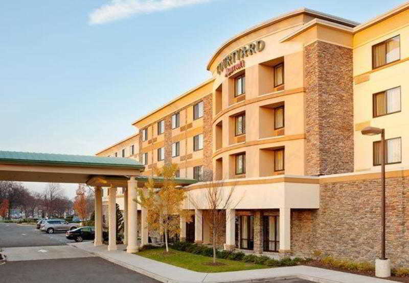Courtyard Paramus 4