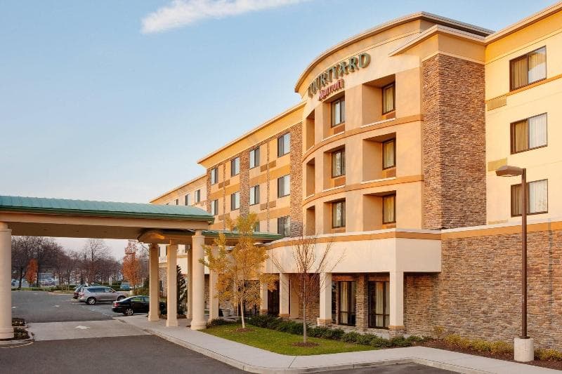 Courtyard Paramus 2