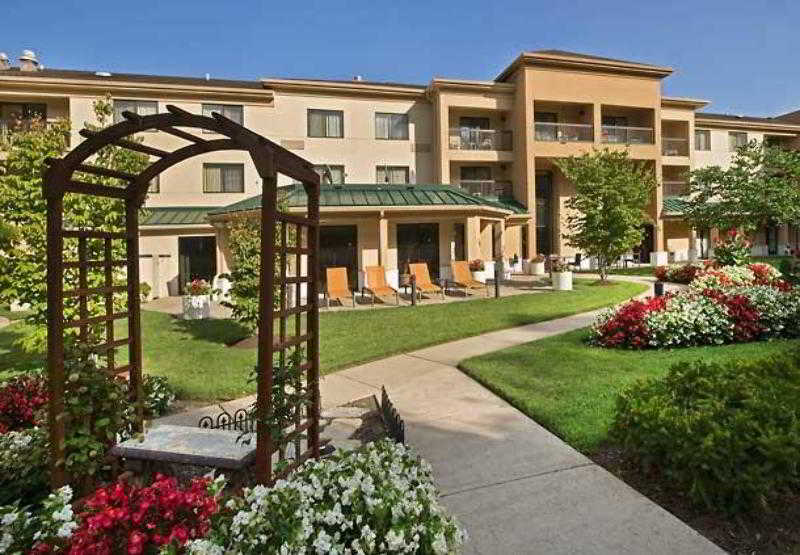 Courtyard photo 1