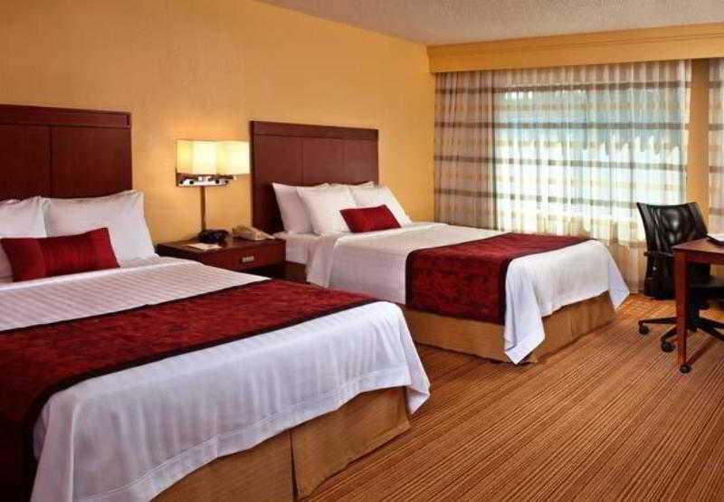 Courtyard By Marriott Fayetteville photo 1