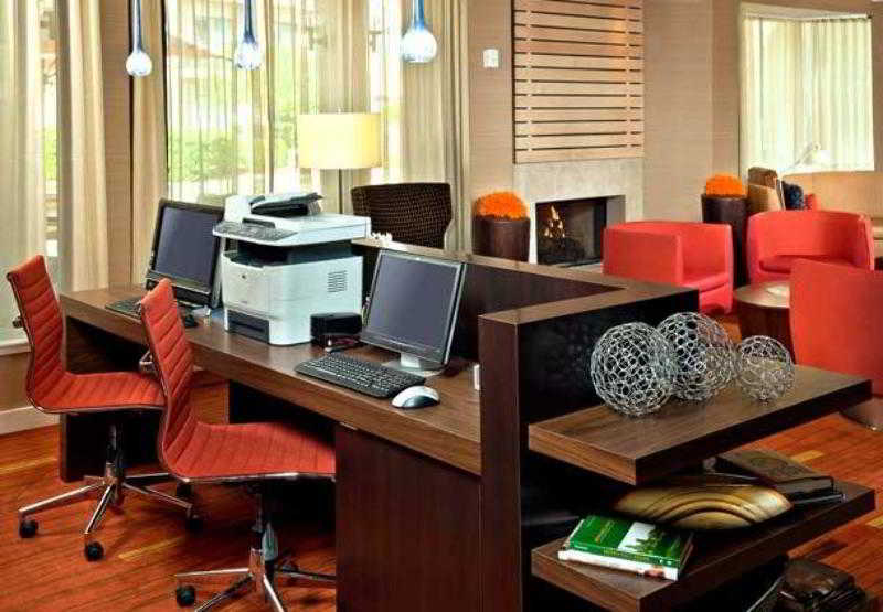 Courtyard By Marriott Fayetteville 2