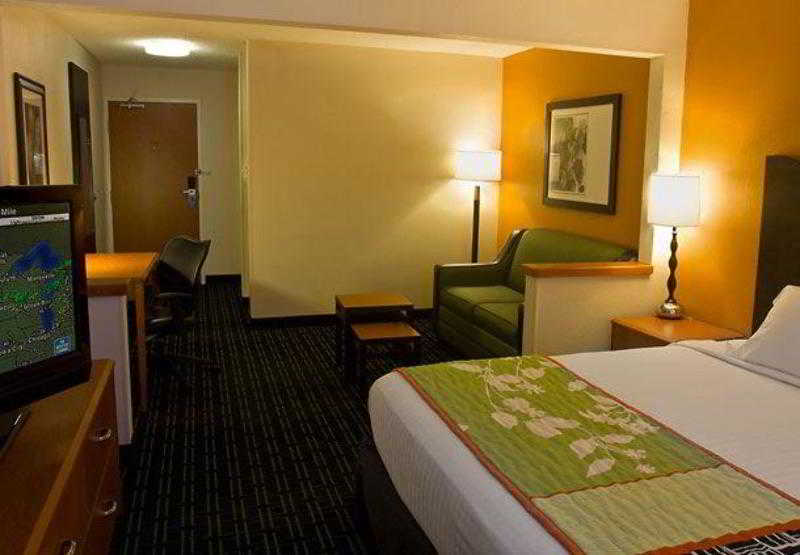 Fairfield Inn & Suites Grand Rapids 2