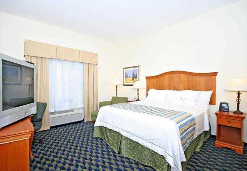 Fairfield Inn & Suites Greensboro Wendover photo 1