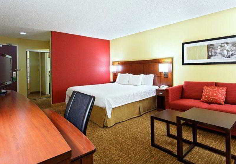 Courtyard Houston Brookhollow main
