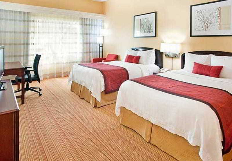 Courtyard Houston Sugar Land 4