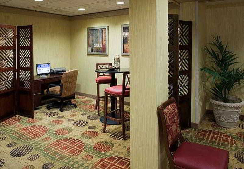 Courtyard By Marriott Wichita East 3