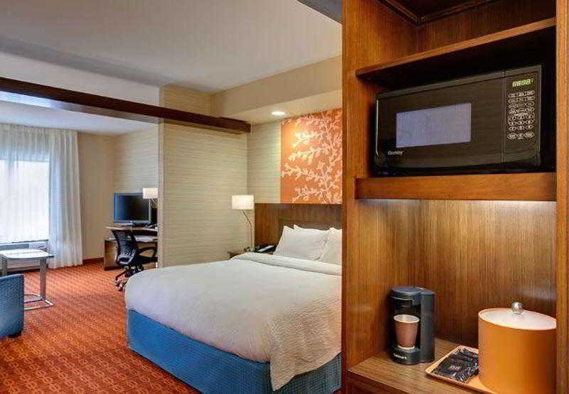 Fairfield Inn & Suites Hutchinson 2