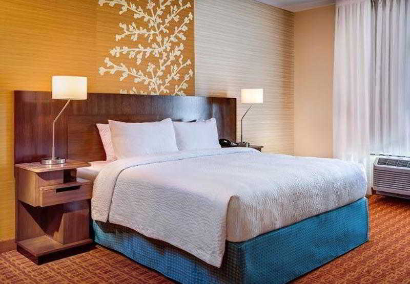 Fairfield Inn & Suites Hutchinson 1