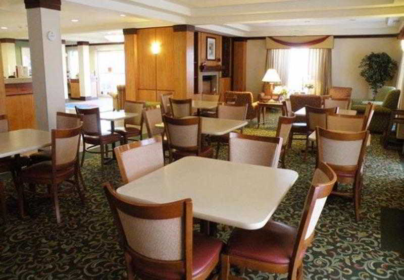 Fairfield Inn & Suites Indianapolis East 4