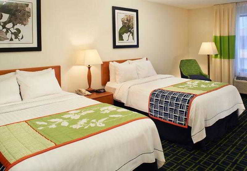 Fairfield Inn & Suites Indianapolis East 5