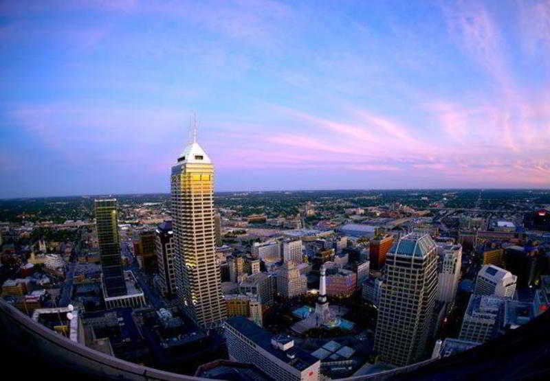 Fairfield Inn & Suites Indianapolis Downtown 4