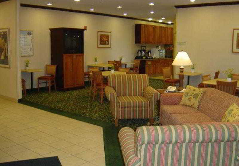 Fairfield Inn Muncie 3