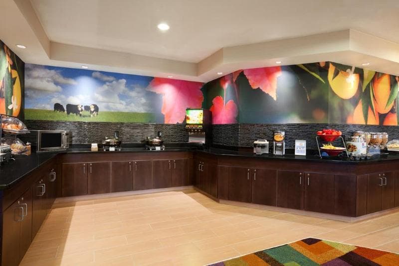 Fairfield Inn Lansing West 4