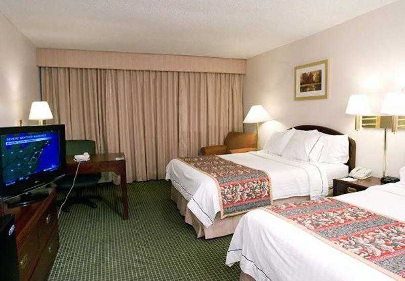 Courtyard By Marriott Lafayette Airport 2