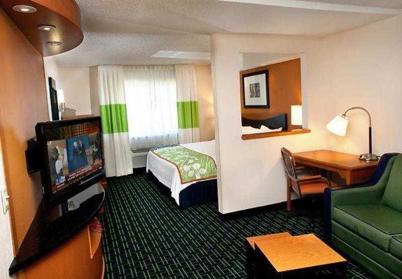 Fairfield Inn & Suites Longview 4