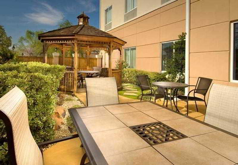 Fairfield Inn & Suites Marshall 4
