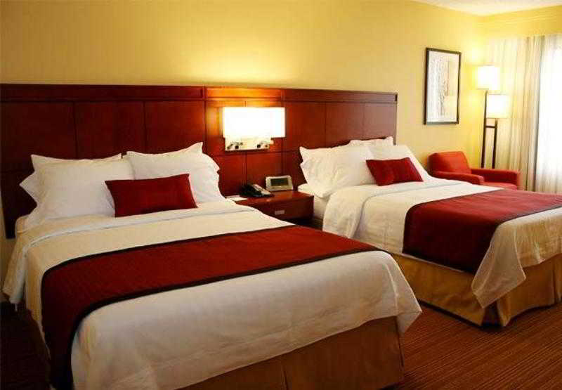 Courtyard Laredo 2
