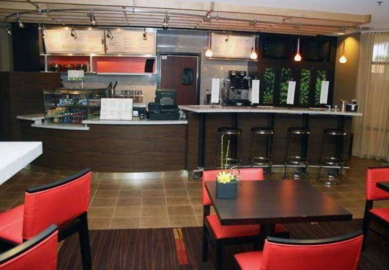 Courtyard Laredo 3