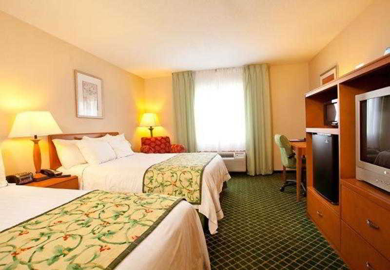 Fairfield Inn Mount Pleasant 4