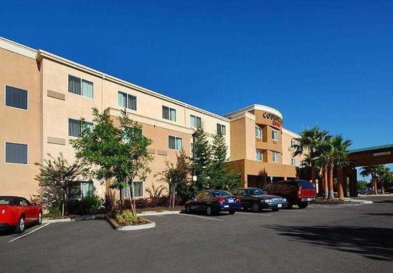 Courtyard Merced 4