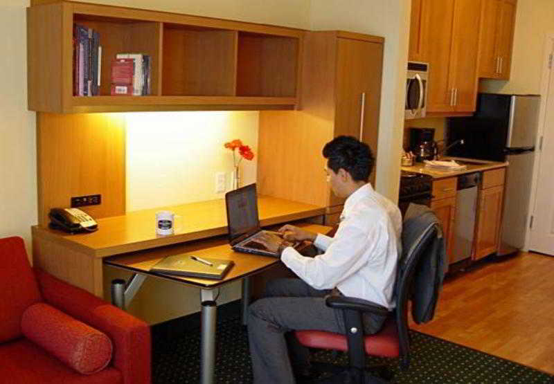 TownePlace Suites Kansas City Overland Park photo 1