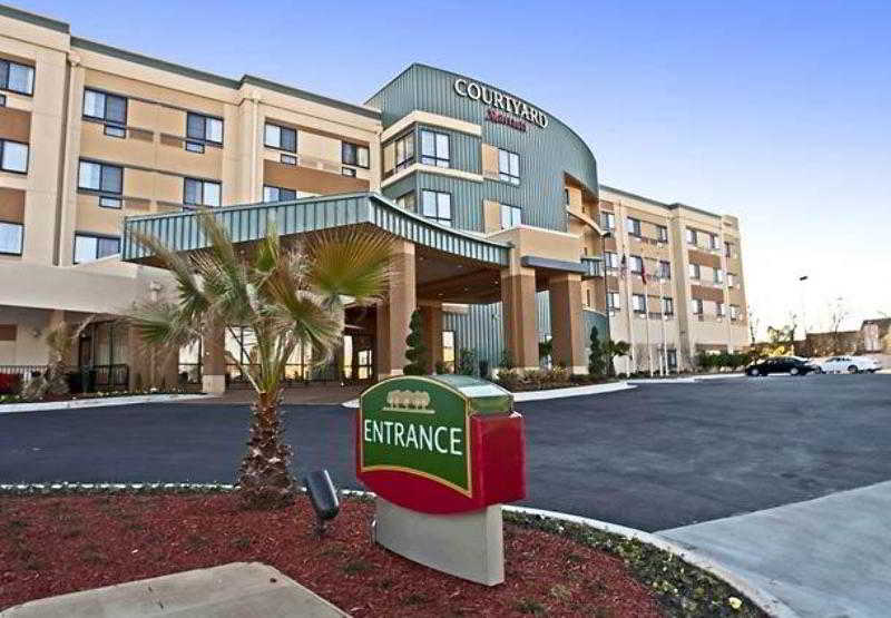 Courtyard Warner Robins 3