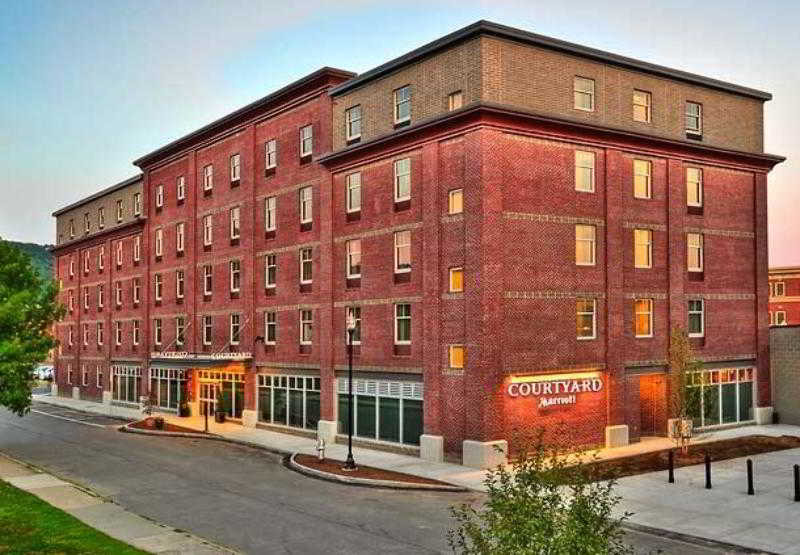 Courtyard Keene Downtown 3